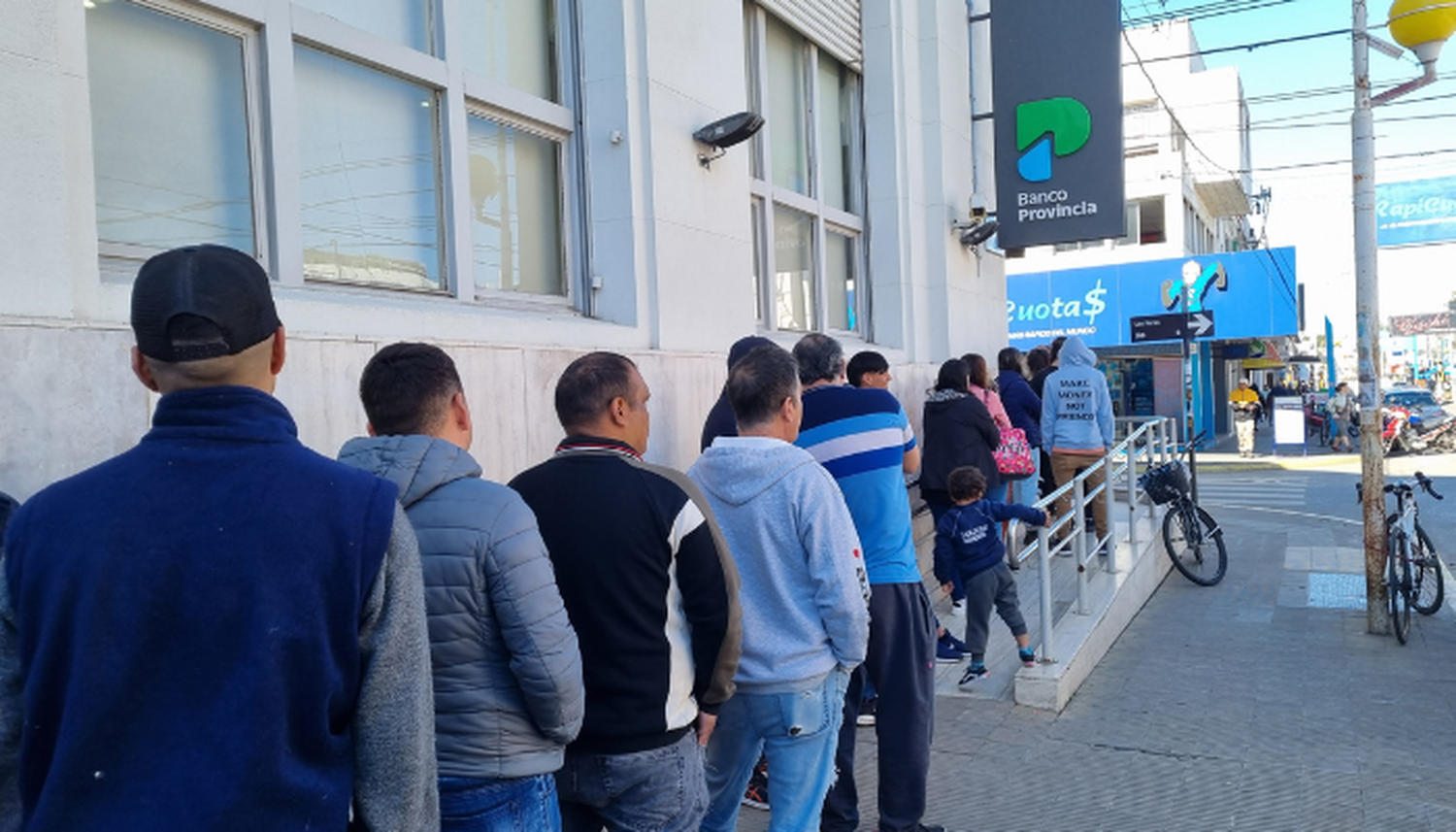 Pagos de junio y medio aguinaldo: cuándo cobran los jubilados y pensionados