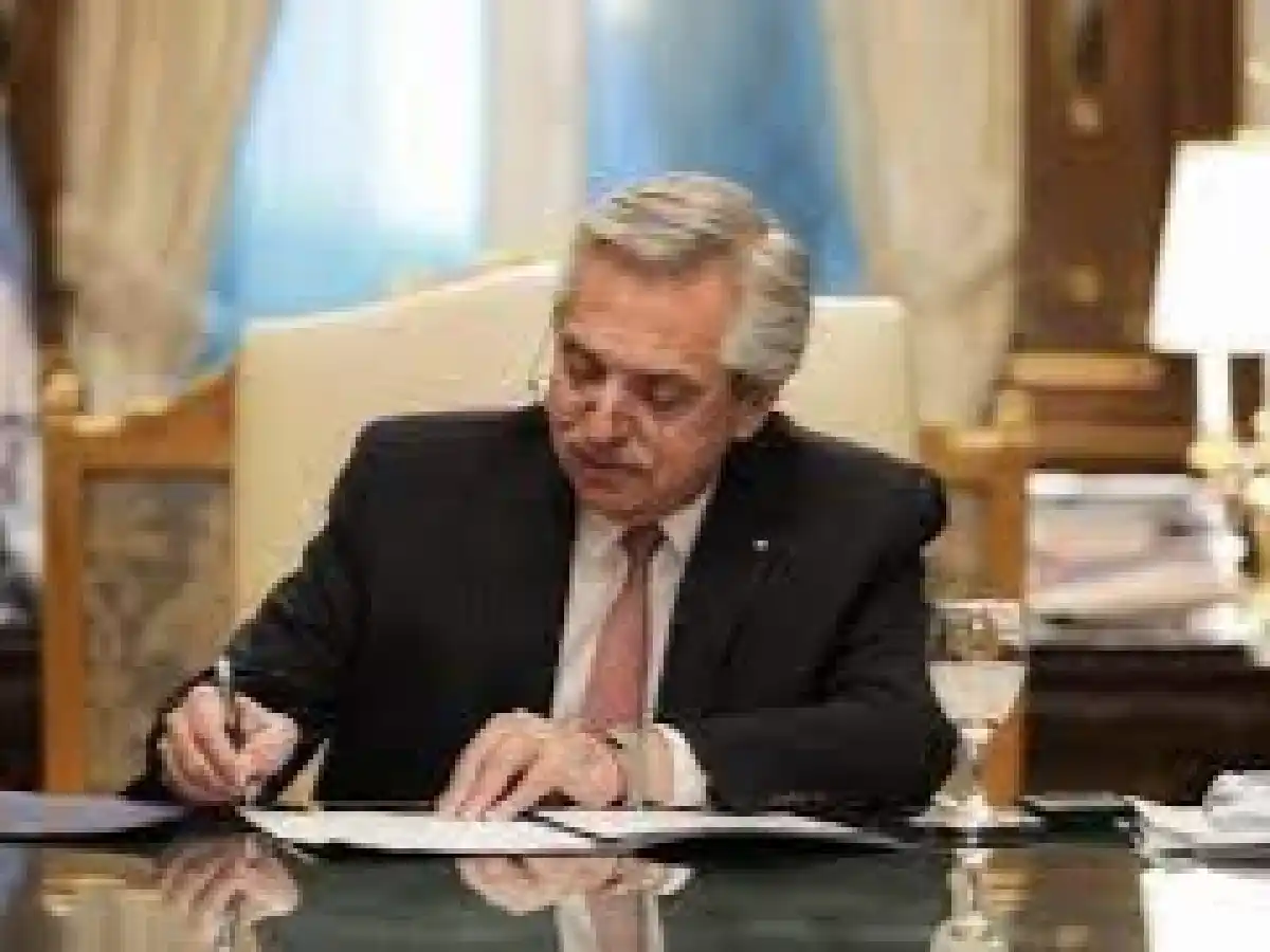 Alberto Fernández tomó la decisión junto a su círculo más íntimo y no le avisó a Cristina Kirchner ni a Massa