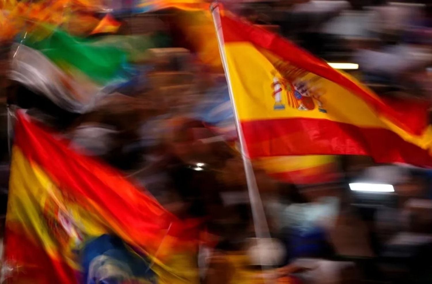 España: la izquierda y la derecha negocian para formar gobierno, pero dependen de los separatistas catalanes