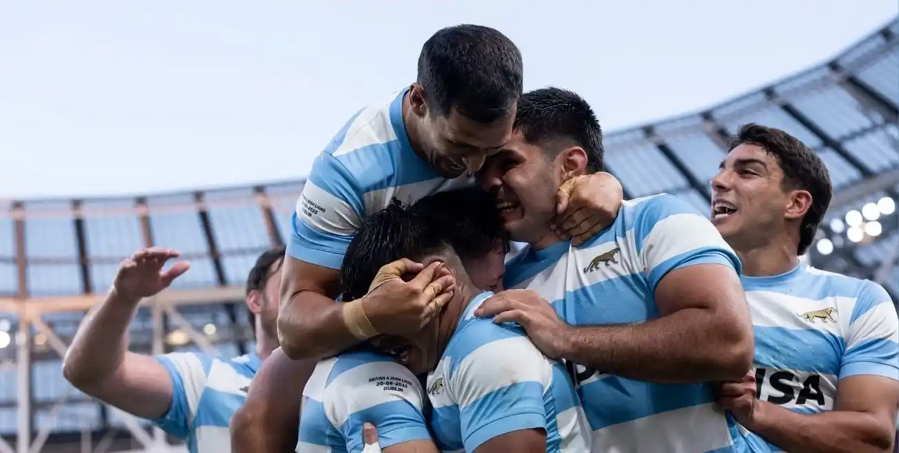 Postal de la histórica victoria de Los Pumas en Irlanda. Foto: Prensa UAR