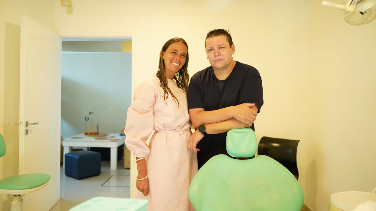 Los odontólogos María Soledad Casuscelli y Esteban Martino.