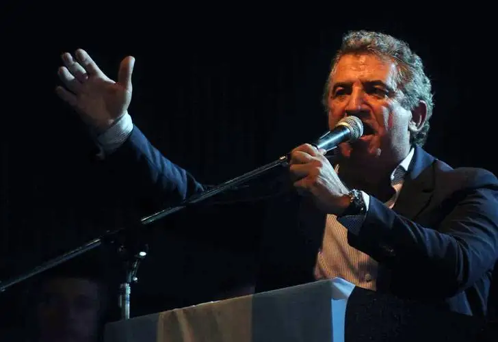 Urribarri se viste de militante para ser bendecido