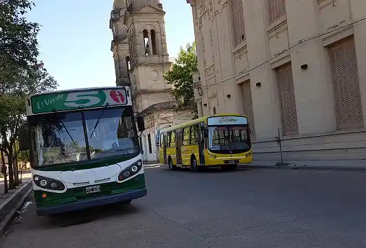 Los transportistas buscan una nueva suba del boleto y que se vuelva a cobrar el Primario