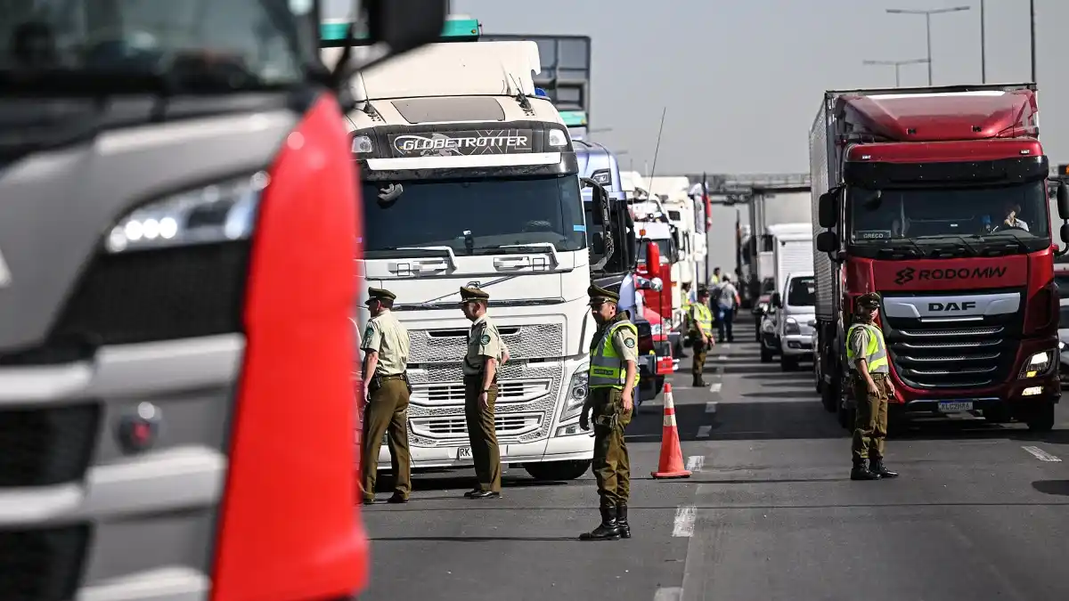 Gobierno y camioneros chilenos anunciaron y se levantó el paro
