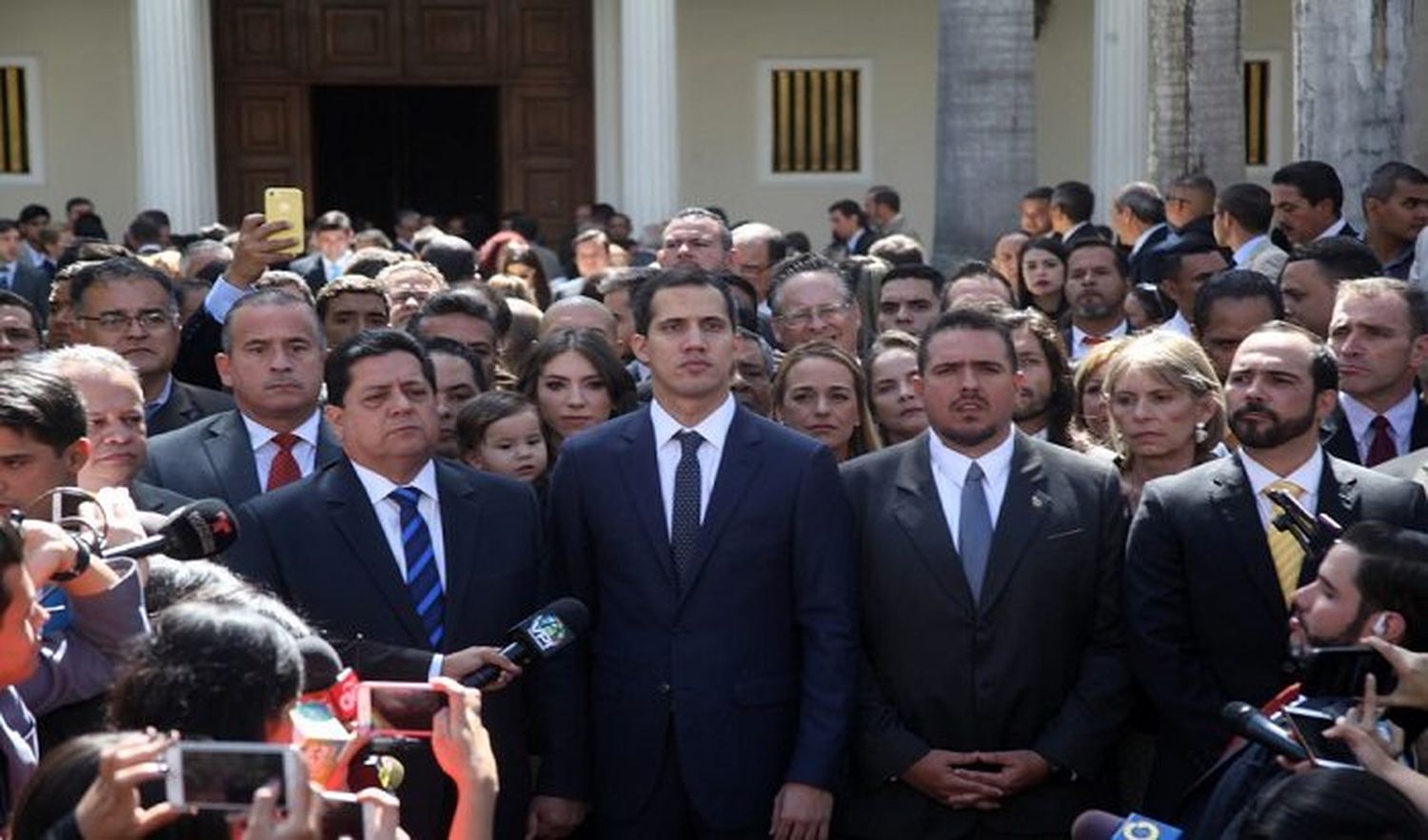 ¿DIOSDADO ILUMINADO? AN DE GUAIDÓ solicita acciones más contundentes contra Nicolás Maduro