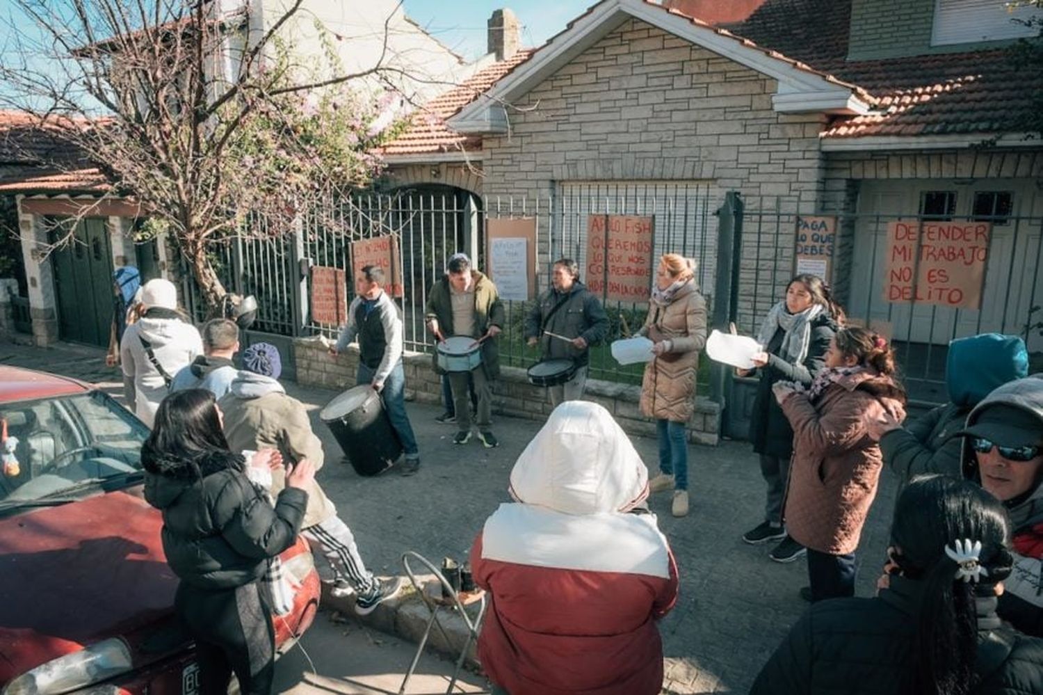 Mar del Plata: despidieron a 34 empleados en Apolo Fish y ahora protestan frente a las casas de los dueños de la empresa