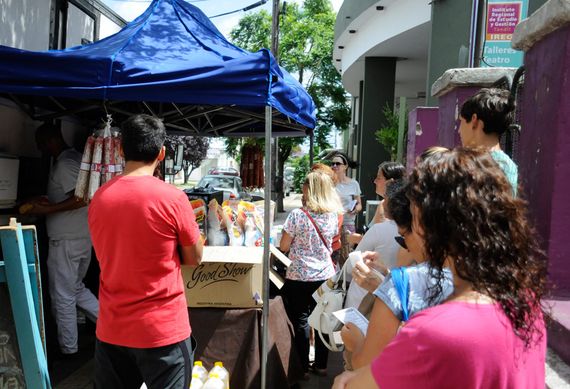 Balance positivo del camión de la Economía Popular pese al mal clima
