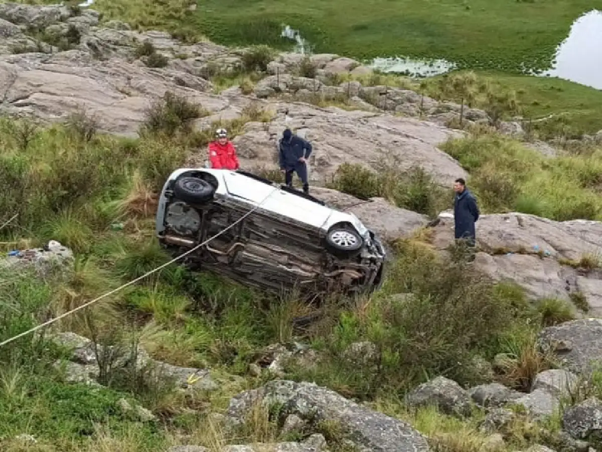 Una mujer murió al desbarrancar su auto en las Altas Cumbres