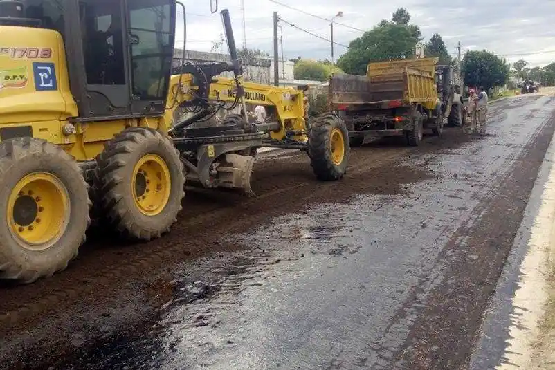 Colocaron asfalto reciclado en el acceso a Aldea Spatzenkutter