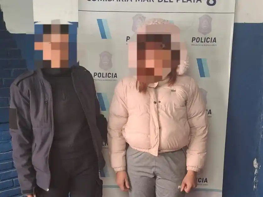 La detenida había escondido 16 pequeñas bolsas de nylon en sus prendas.