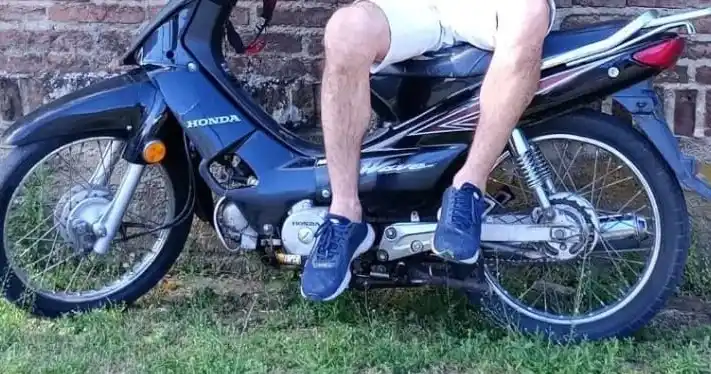 Le robaron la moto, sabe quiénes fueron y pide que las autoridades actúen