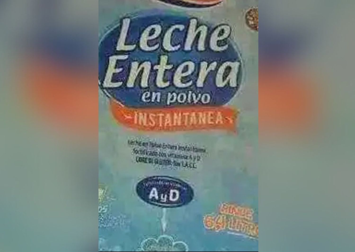 Perdió los dólares que tenía en una caja de leche y ofrece de recompensa una moto