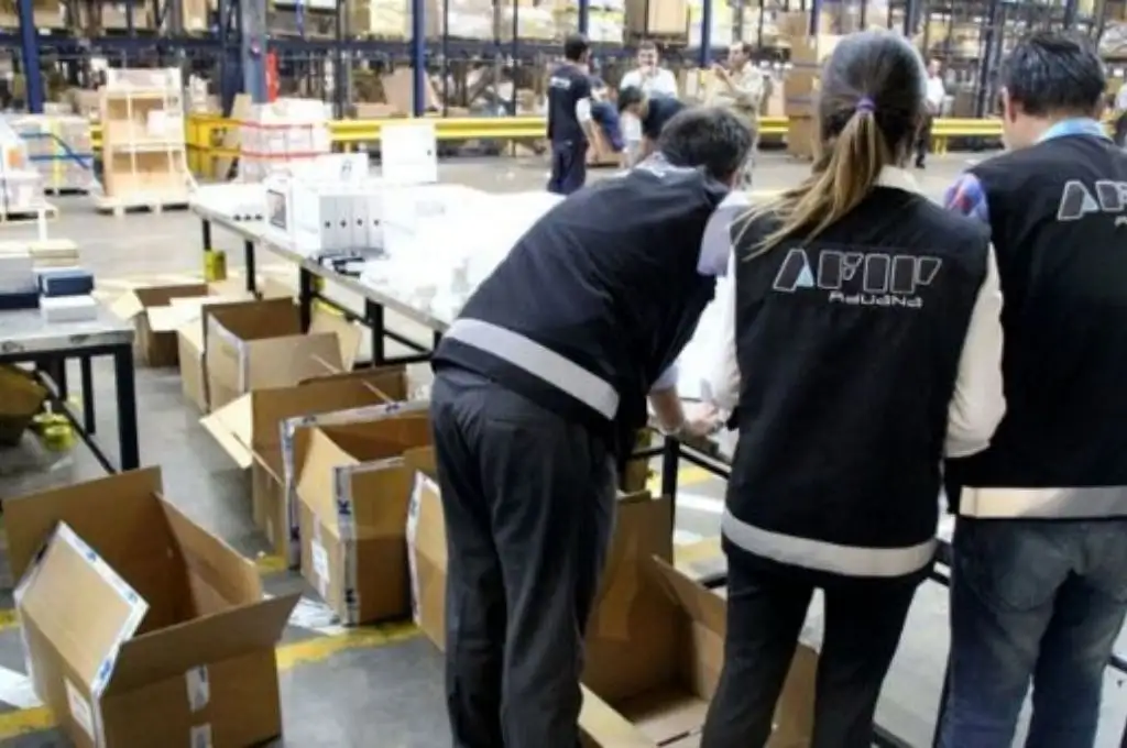 La Aduana subasta repuestos para vehículos y autos de alta gama