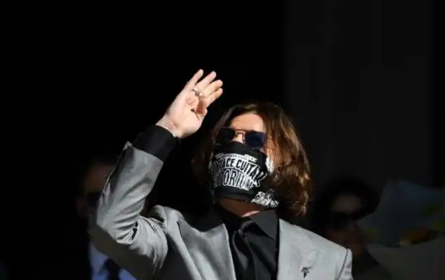 NO PEGA UNA: ¡Intruso entra a la casa de Johnny Depp, se toma su licor y le usa el baño!