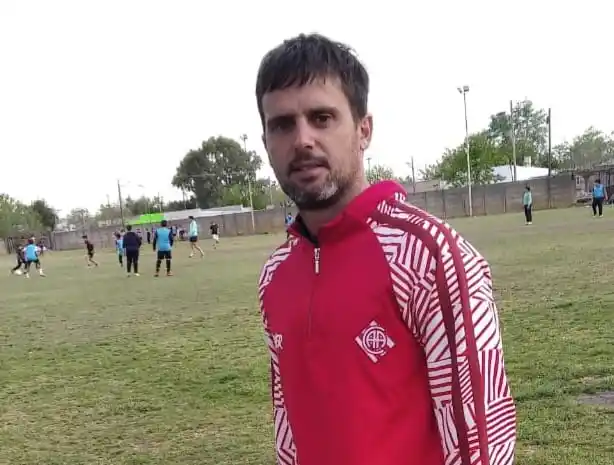 Carlos "Lolo" Newton, DT de Atlético Ayacucho.