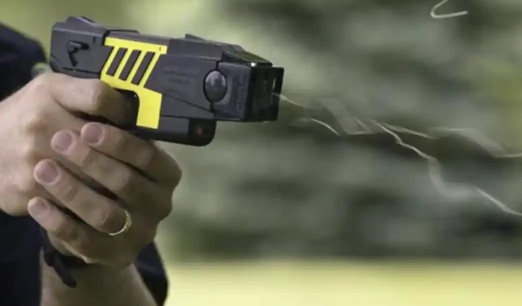 Intendentes del PRO del conurbano buscan implementar el uso de las Taser en sus distritos