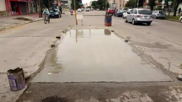 Reparan bache en la Diagonal