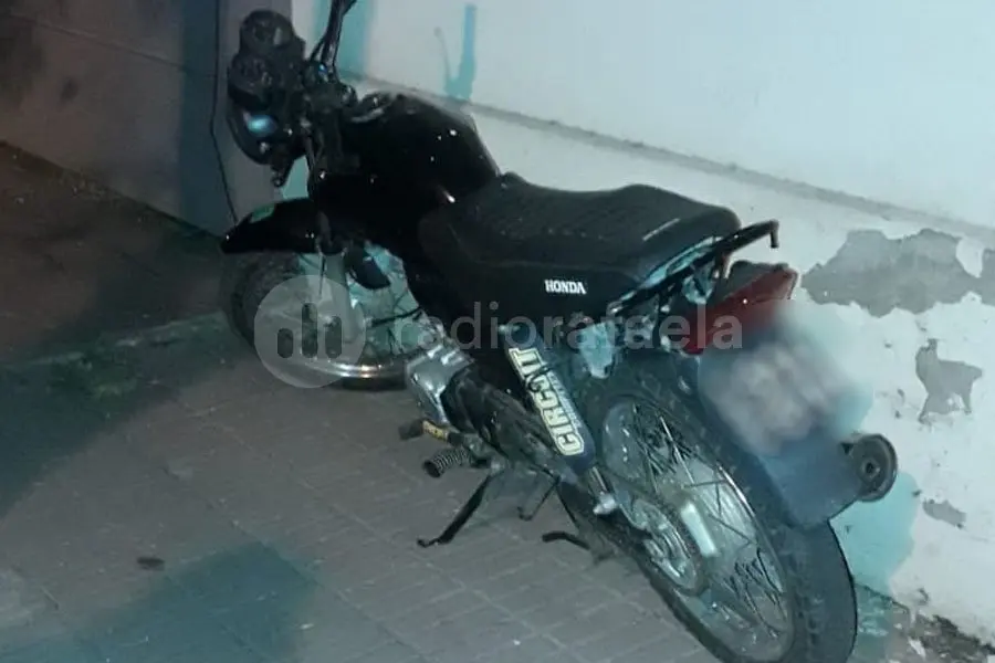Encontraron en barrio Sarmiento de Rafaela una moto robada a un santafesino
