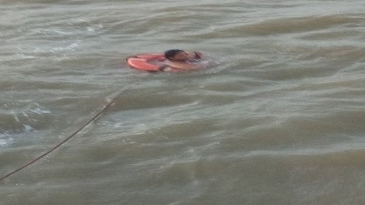 Rescatan a cinco venezolanos tras naufragio de su embarcación: entre Trinidad y Delta Amacuro