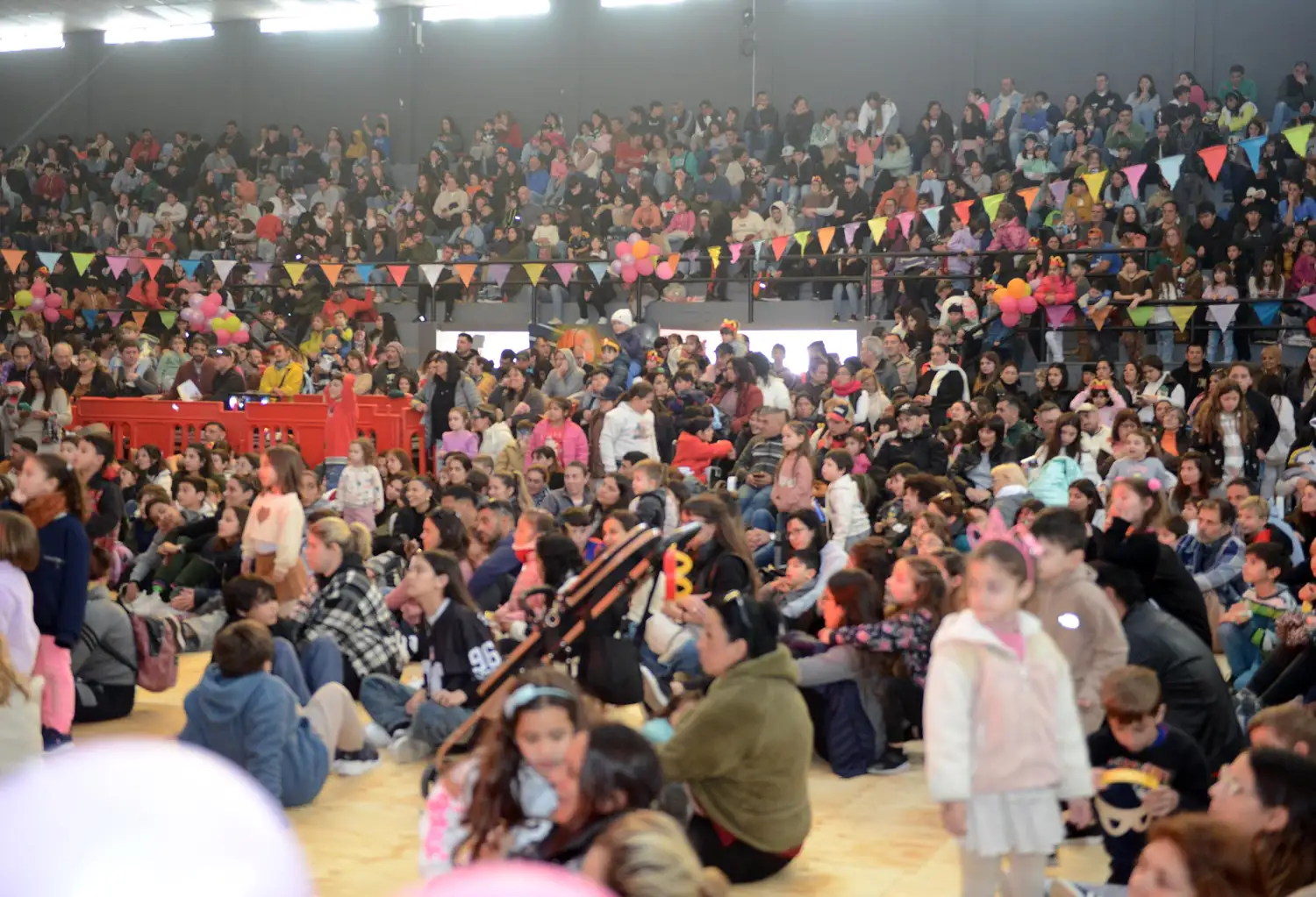 La iniciativa será en el gimnasio del Club Independiente y contará con juegos, sorteos, espectáculos teatrales y actividades recreativas.