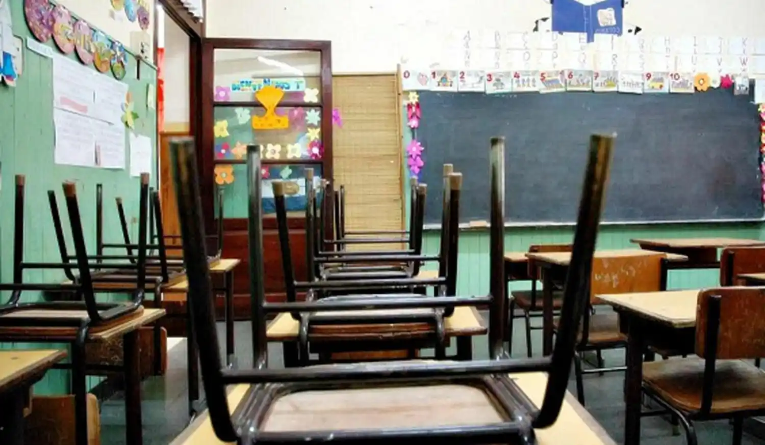 Mientras anuncian paro nacional docente de 72 horas, gobierno establece salario mínimo en $15 mil
