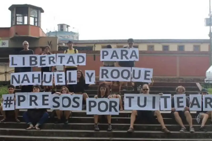 Llevaban casi 2 meses presos50 días presos, acusados de haber posteado en redes sociales mensajes sobre una supuesta infidelidad de Tulia Snopek.
