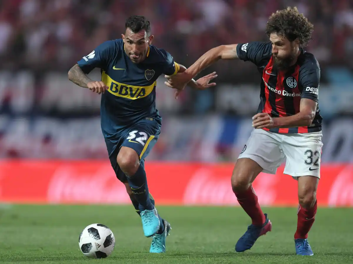 Tevez regresa al once inicial