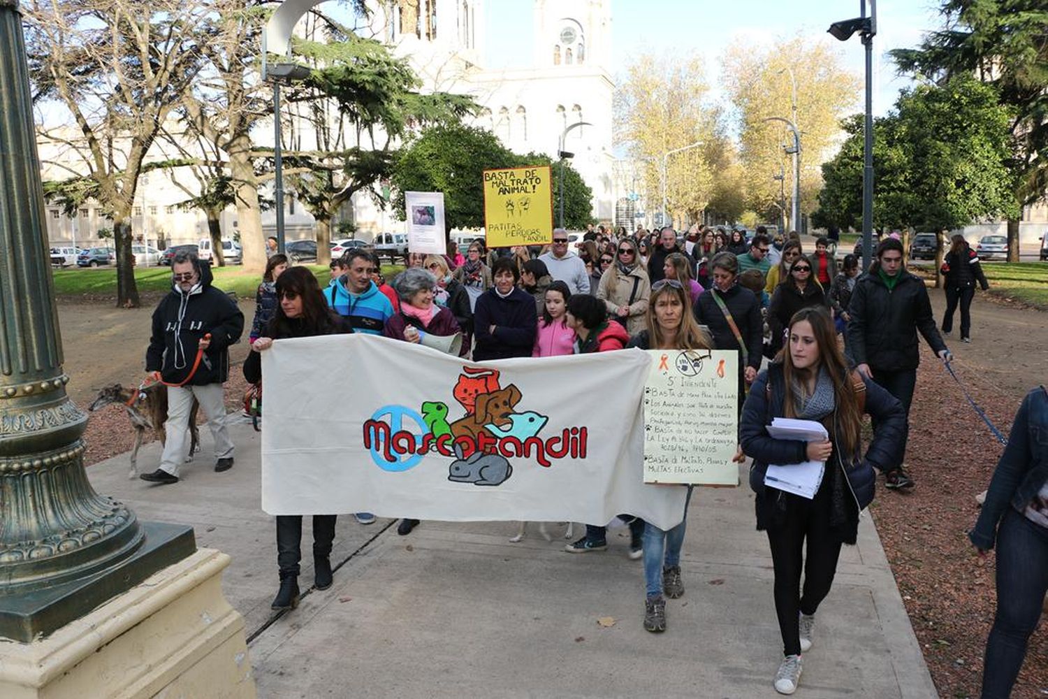 Proteccionistas marcharon contra del maltrato animal