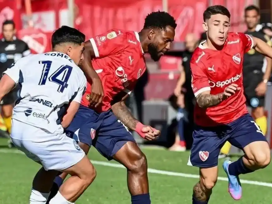Independiente venció a Independiente Rivadavia de Mendoza por 1-0. Foto: Juan Foglia.