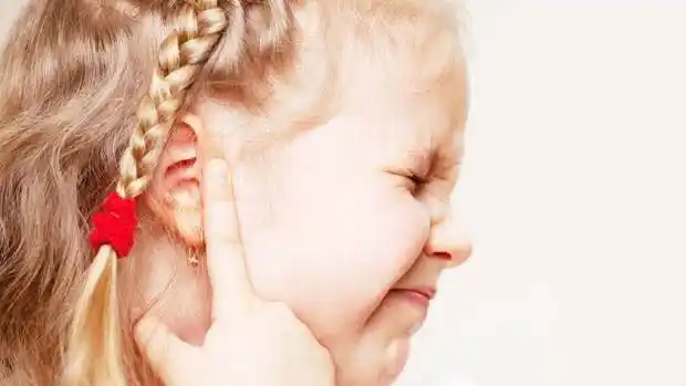 Qué es el tinnitus, el nuevo síntoma que se asocia al covid-19