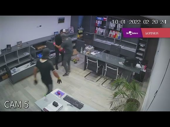 Cámaras registraron el impresionante robo de encapuchados a una empresa