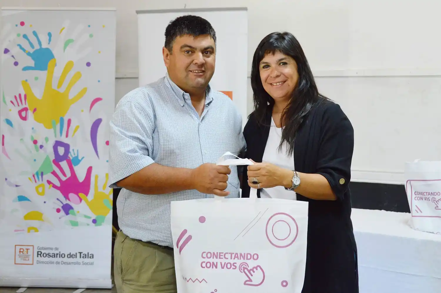 La provincia entrega tablets a emprendedores y organizaciones sociales y comunitarias