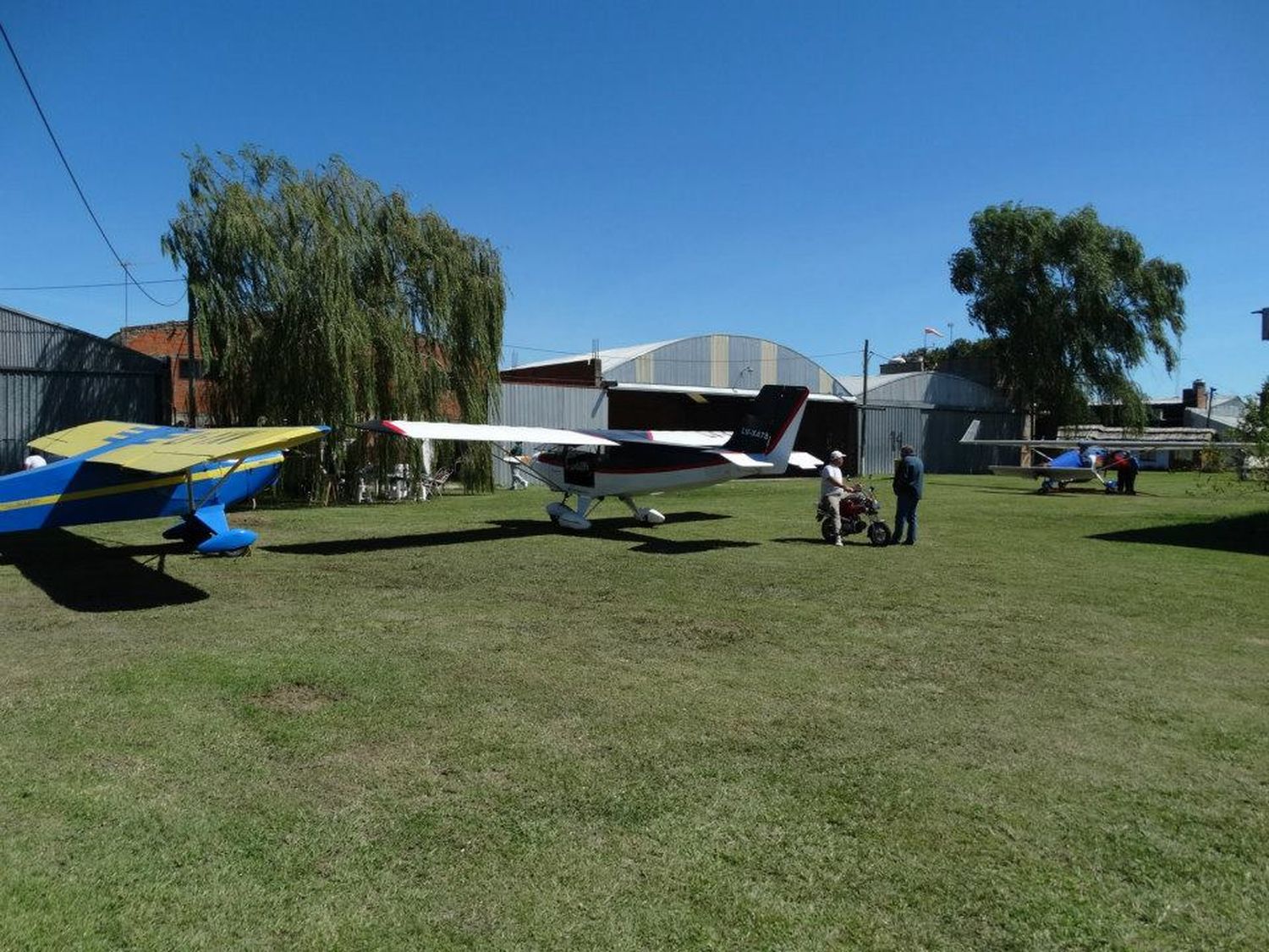 «Los del Sauce» salen al rescate de aeroclubes en problemas