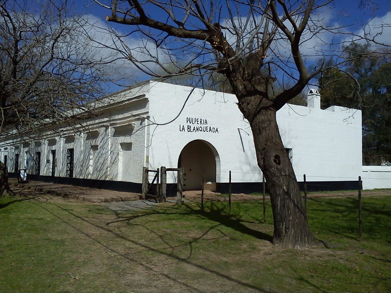 Reabre la Pulpería La Blanqueada tras la inundación de Areco: El espacio mítico de encuentro gauchesco