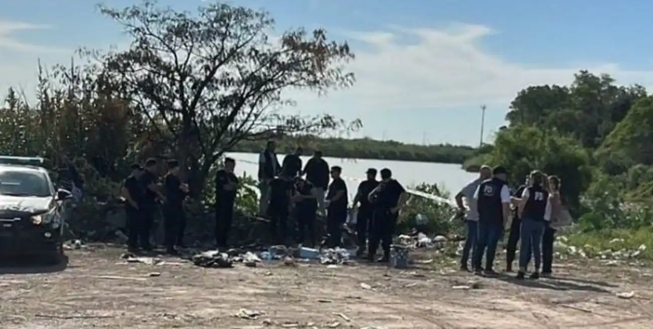 El macabro hallazgo tuvo lugar en zona de bañados del río Salado. Fotos: El Litoral