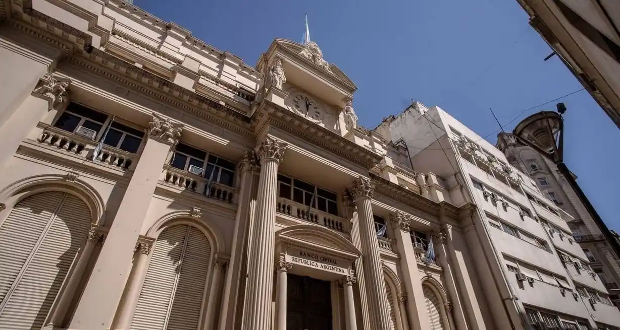 El Banco Central aceleró la devaluación del dólar al 7,1% en diez ruedas