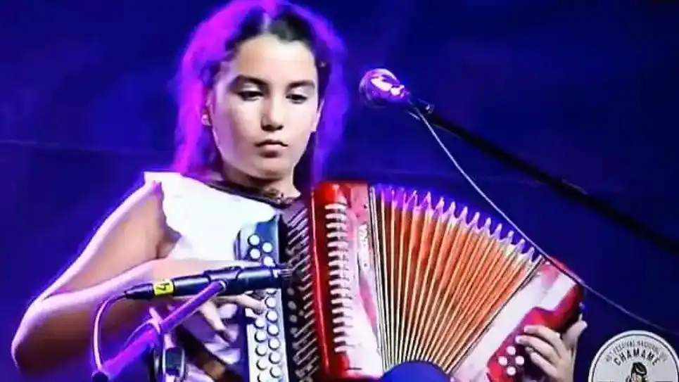 Enrique Carbó se viste de gala para la 48° edición de "Carbó canta a Entre Ríos"