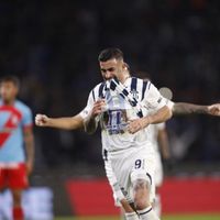 Talleres venció a Arsenal y no le pierde pisada a River