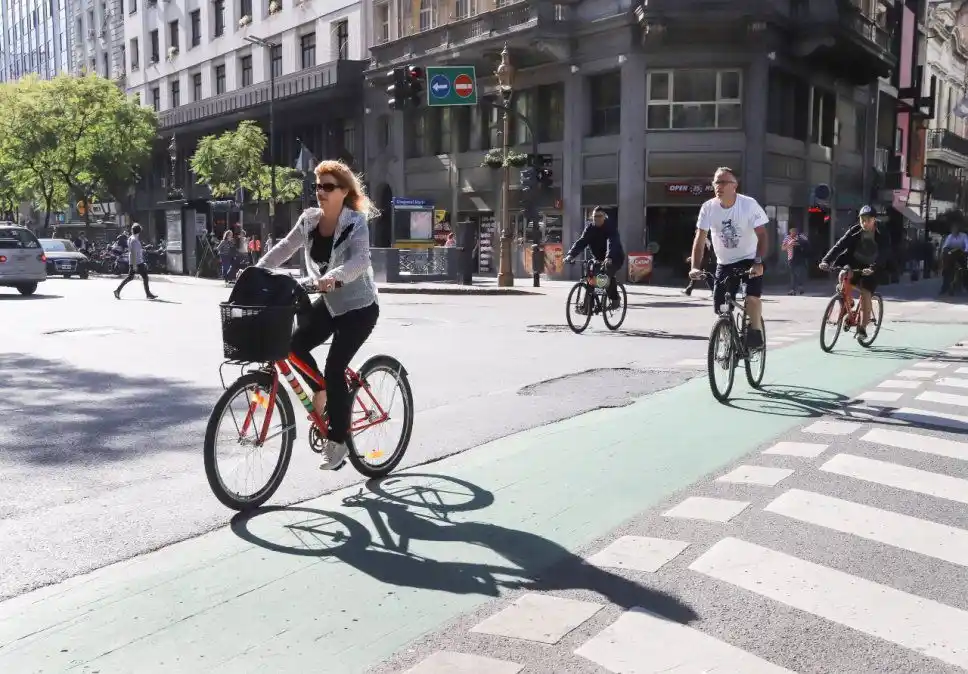 Coronavirus: 348 personas murieron y 10.880 fueron diagnosticadas en el país