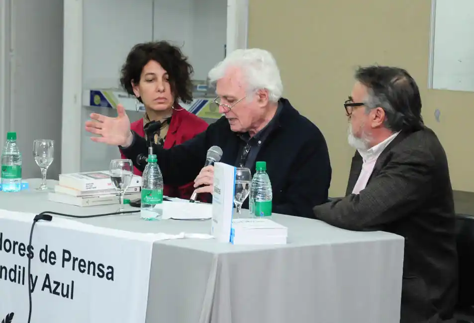 Ulanovsky presentó su libro “En Otras Palabras” 