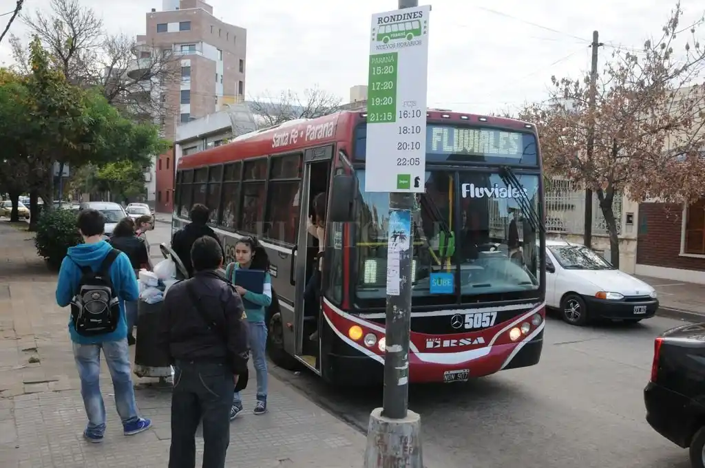 Analizan una presentación judicial por los colectivos Paraná-Santa Fe