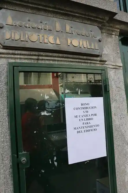 Piden una contribución por un libro para el mantenimiento del edificio