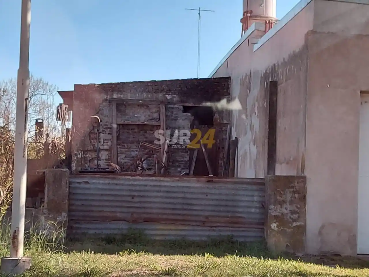 Elortondo: hacían un asado, voló una chispa y se incendió el galpón de la vecina