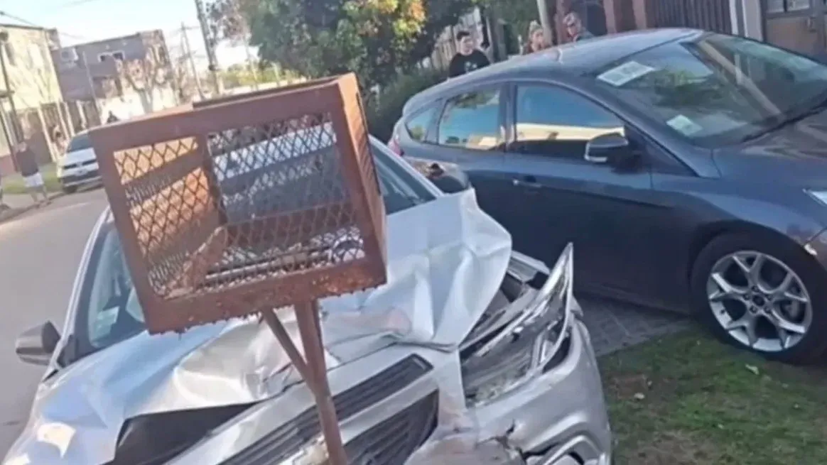 La fuerte colisión dejó un herido de gravedad.