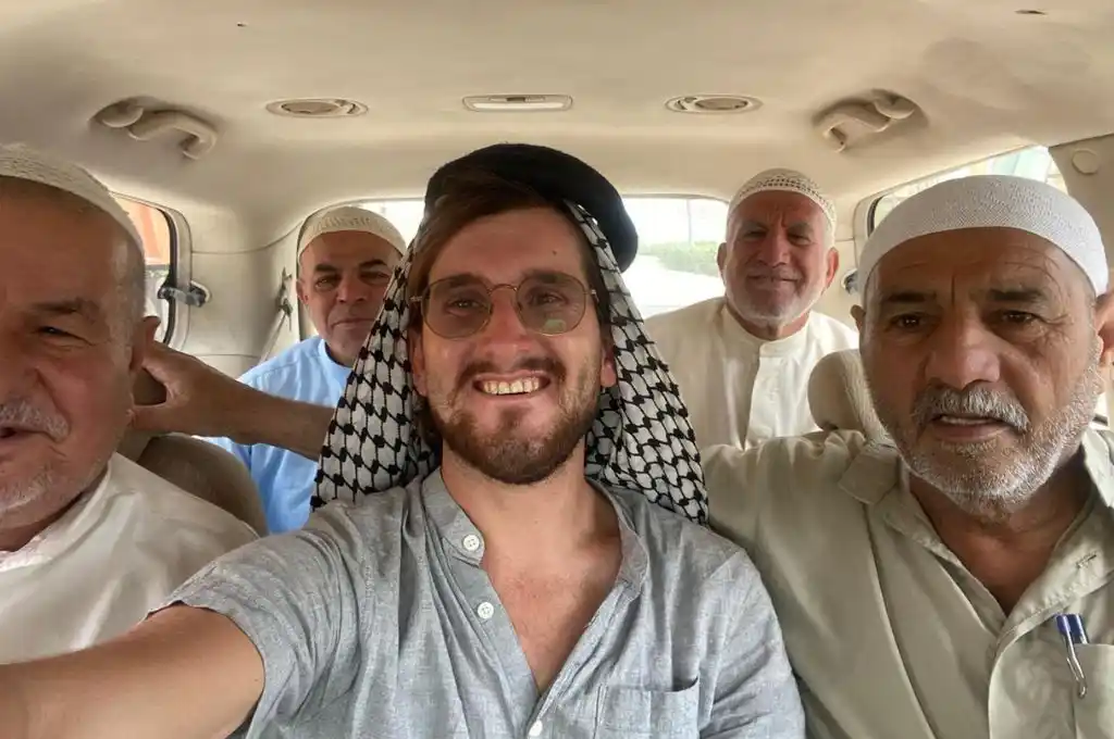 En carpa y a dedo: conocé cómo es la vida de un santafesino que viaja por el mundo casi sin gastar dinero