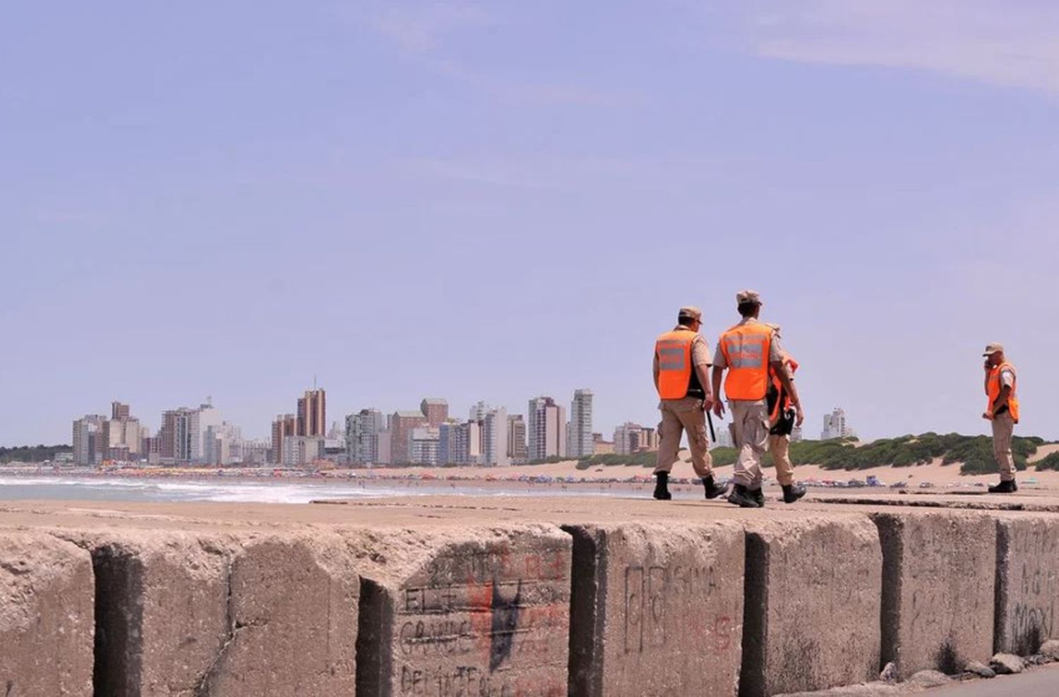 Necochea: ampliaron la zona de búsqueda del nadador desparecido