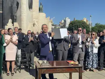 Autonomía de Rosario: Javkin promulgó la ordenanza en el Monumento a la Bandera