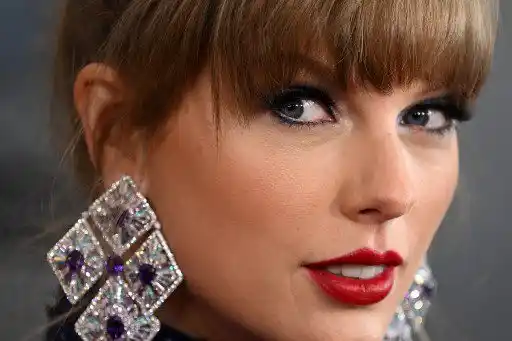 Taylor Swift lanza su nuevo disco «THE TORTURED POETS DEPARTMENT»