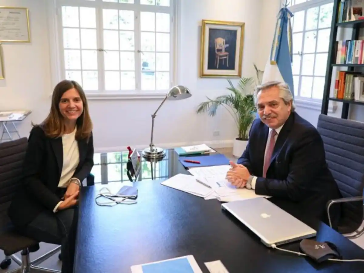 Licenciada en Trabajo Social y militante peronista, fue candidata a intendente de Mar del Plata y se desempeñaba hasta ahora en la administración bonaerense como ministra de Desarrollo de la Comunidad.