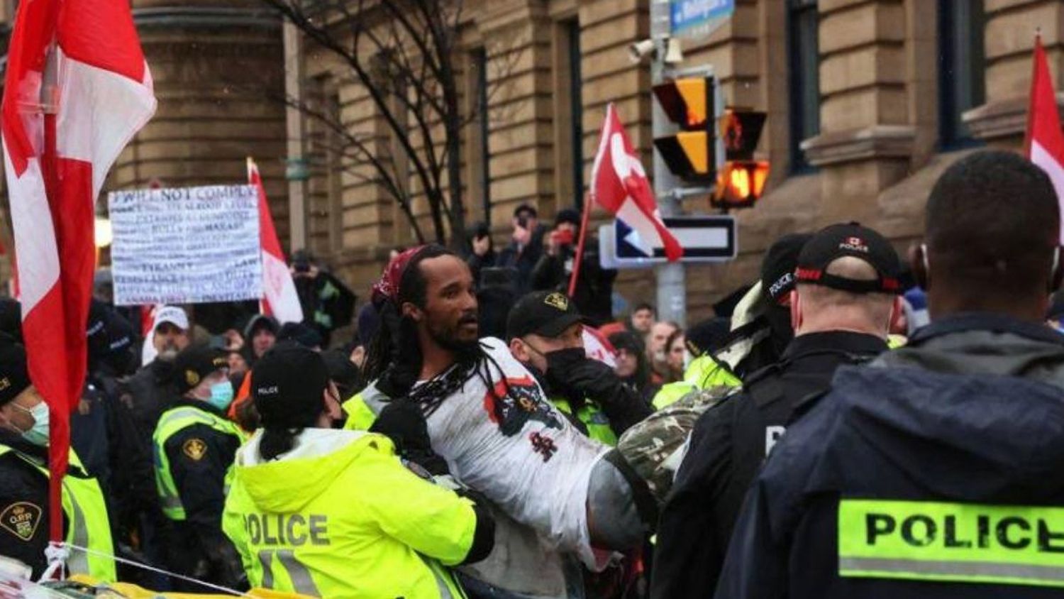 La Policía de Canadá arresta a los antivacunas que bloquean la capital